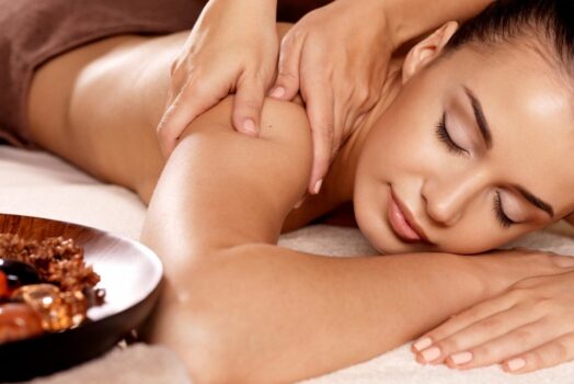 Explorez les méthodes de relaxation profonde offertes par les spas de classe mondiale.