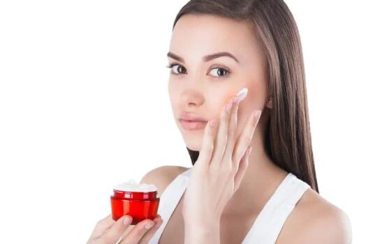 Les meilleures crèmes de nuit pour les peaux à imperfections