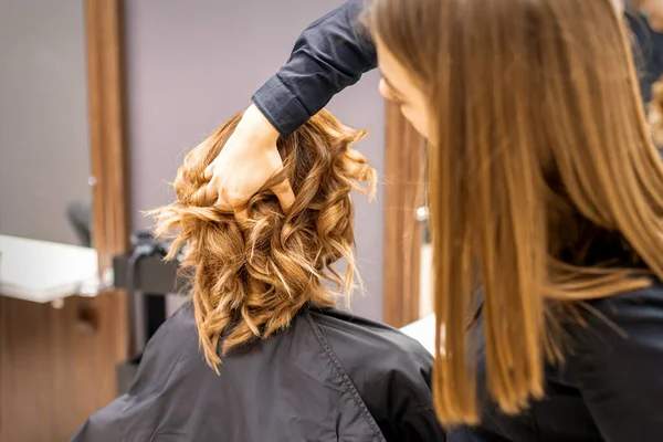 Coiffures qui mettent en valeur l&rsquo;Ombré Hair (Wavy)