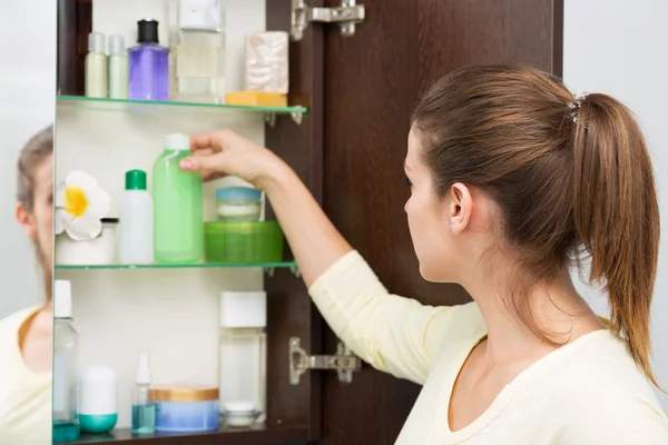 La liste des ingrédients à éviter à tout prix quand on a la peau sensible