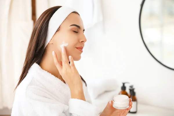 Comment construire une routine minimaliste et efficace pour apaiser sa peau ?