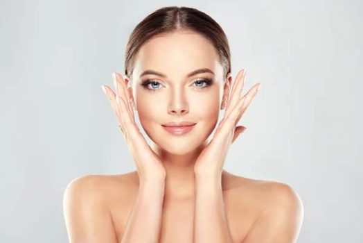 Faut-il utiliser des produits différents pour les différentes zones du visage ?