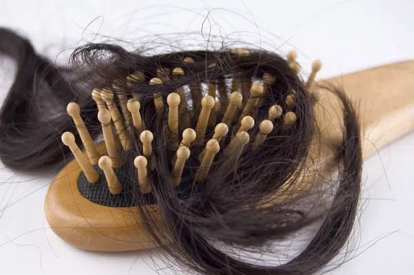 Chute de cheveux : les vraies causes et les solutions qui fonctionnent vraiment