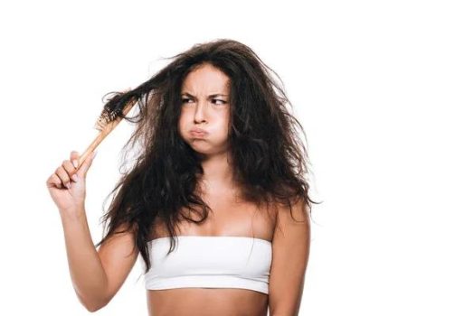 Cheveux secs : l&rsquo;erreur que l&rsquo;on fait toutes sous la douche