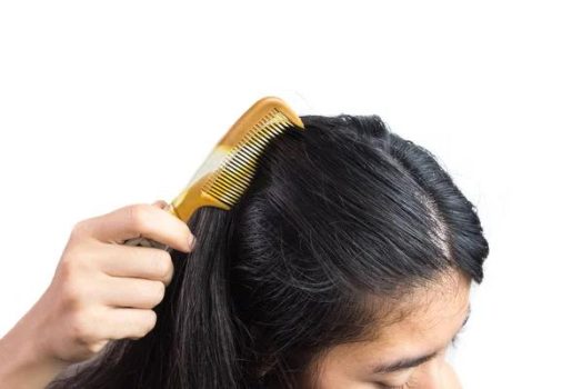 Les erreurs de coiffage qui rendent vos cheveux encore plus gras