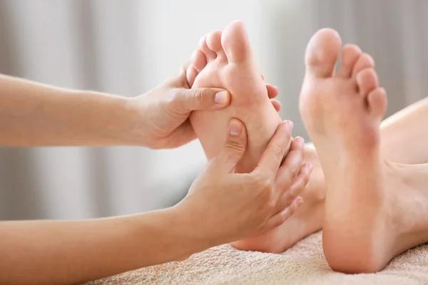 Réflexologie et stress : comment apaiser le système nerveux en douceur ?