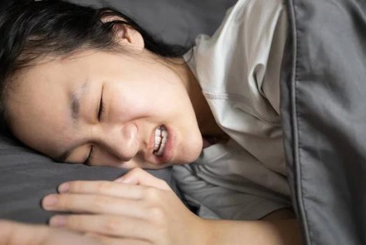 Grincement de dents : comment protéger son émail la nuit ?