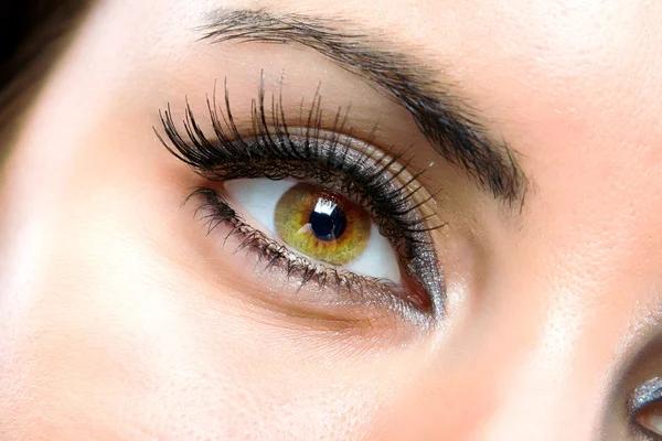Secrets de pros pour avoir des cils XXL sans mascara