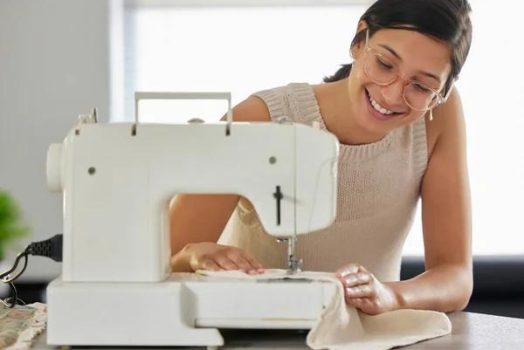 Cours de couture débutant : quelles techniques apprendre en premier ?