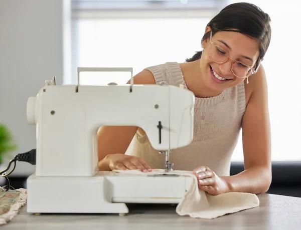 Cours de couture débutant : quelles techniques apprendre en premier ?