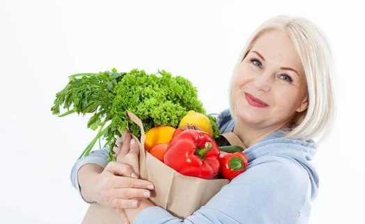 Ménopause et alimentation : comment adapter ses repas aux changements hormonaux ?