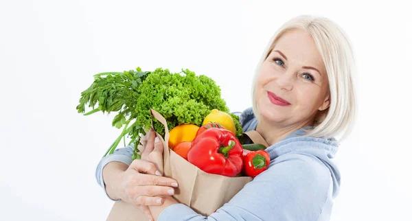 Ménopause et alimentation : comment adapter ses repas aux changements hormonaux ?