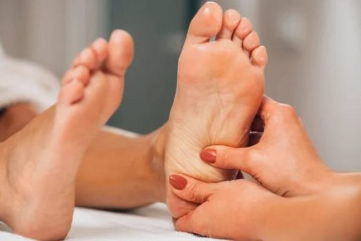 Réflexologie plantaire : quelles zones du pied sont stimulées ?