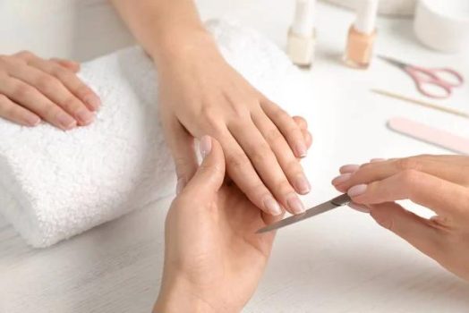 Manucure semi-permanente : ce qu&rsquo;il faut savoir avant de se lancer